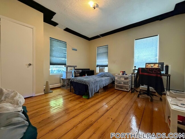 Photo - 247 Roxbury St Unit 1