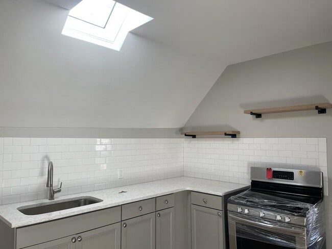 Building Photo - 1233 Eggert Rd Unit Upper Front