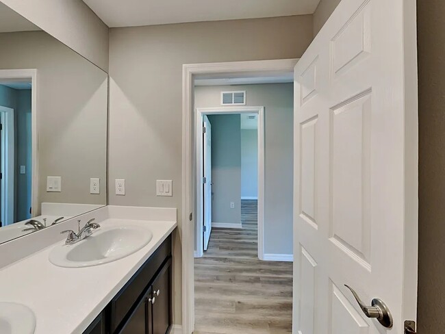 Photo - 602 Lindsborg Trail