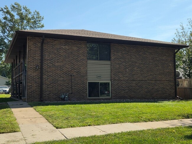 Building Photo - 2438 S 10th St Unit 2438 S 10th St #4