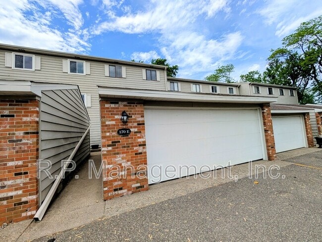 Photo - 170 Wentworth Ave W