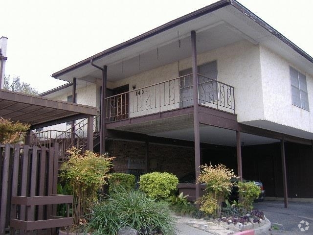 Building Photo - 100 Royal Way Dr Unit 14 D Rental