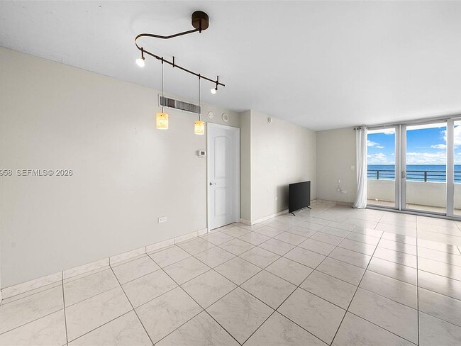5555 Collins Ave Unit 5C