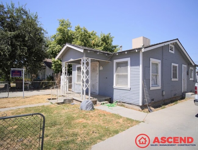 Building Photo - 512 Woodrow Ave Unit 1 Rental
