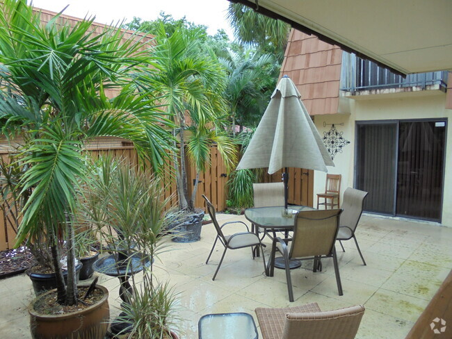 Building Photo - 505 Live Oak Ln Rental