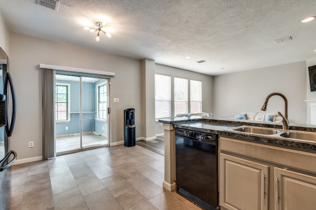 Photo - 817 Pryor Dr