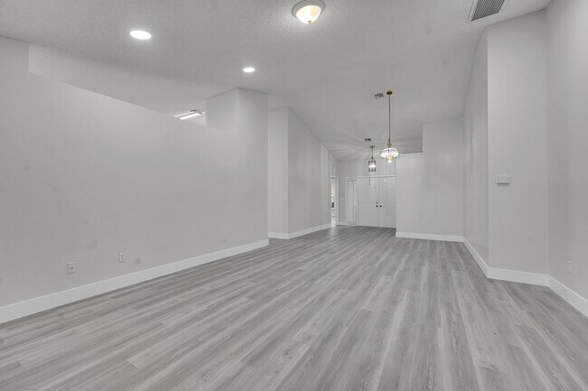 Photo - 13048 Meadowbreeze Dr