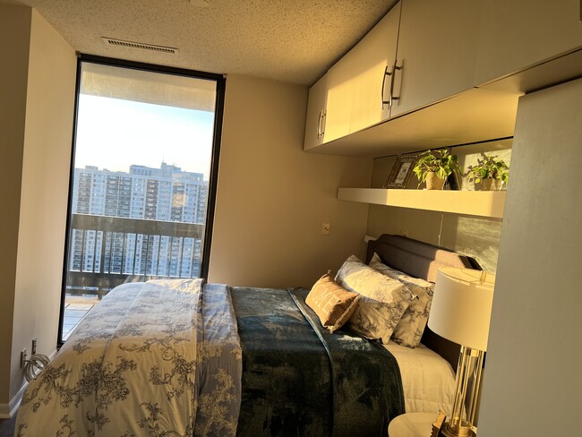 Building Photo - 5505 Seminary Rd Unit 2608N