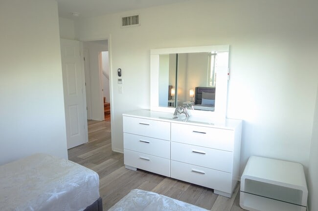 24 Wawali St Unit downstairs