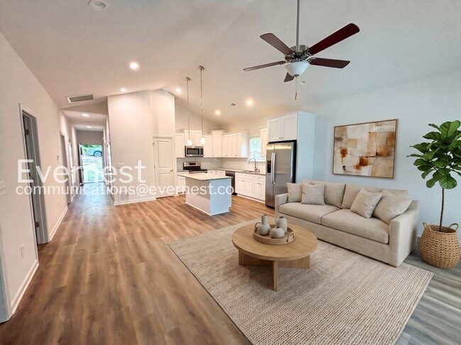 Photo - 3 Bed, 2 Bath Home with Garage / Pet-Friendly / Vouchers Accepted / Coming Soon!