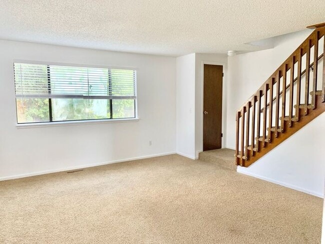 Building Photo - Spacious 2 Bed/1.5 Bath Duplex in West Loveland