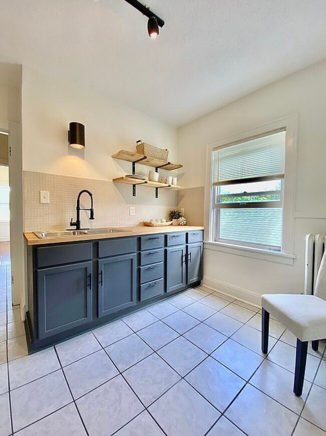 Photo - 3912 Thomas Ave N Unidad The Thomas 2