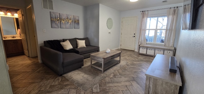 Photo - 721 Waterglen Dr Unidad H129