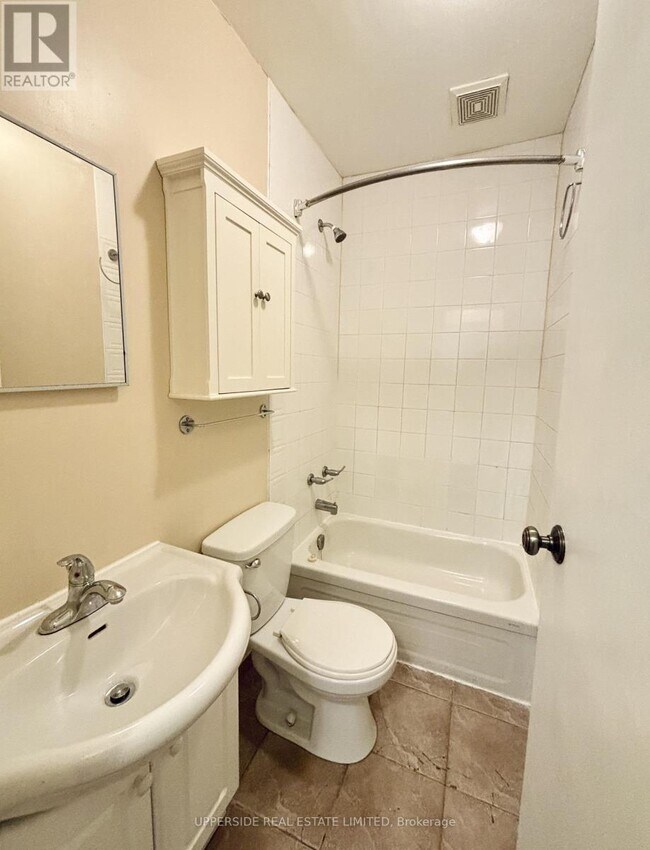 Photo - 16 Strathmore Blvd