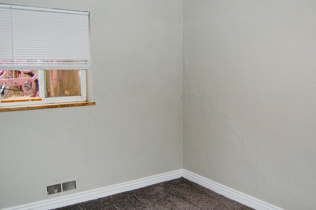 Photo - Updated 3Bedroom-In-Unit Laundry-$1,000 Move-In credit Unit #1179
