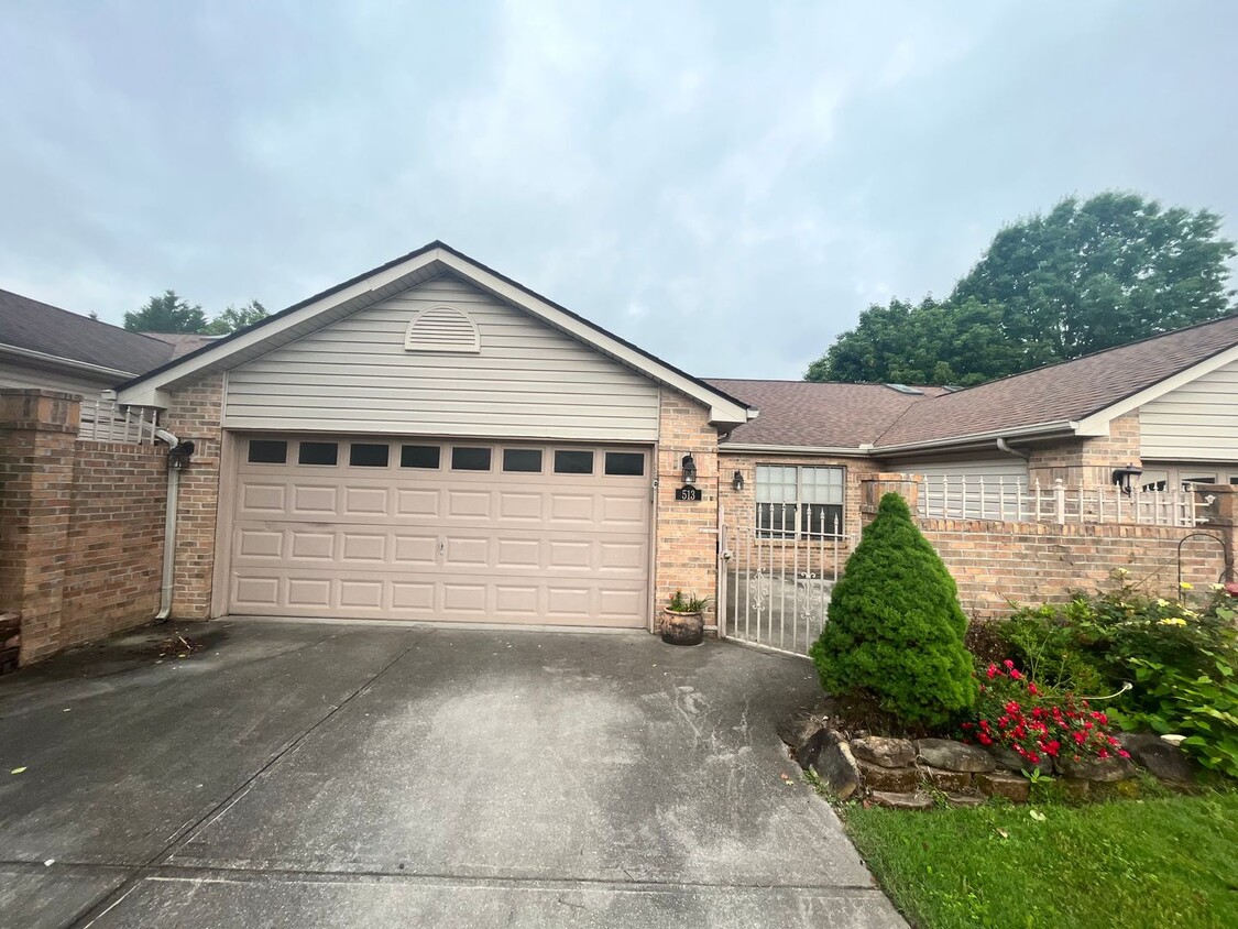 West Knox 2 Bedroom 2 Bath condo - West Knox 2 Bedroom 2 Bath condo