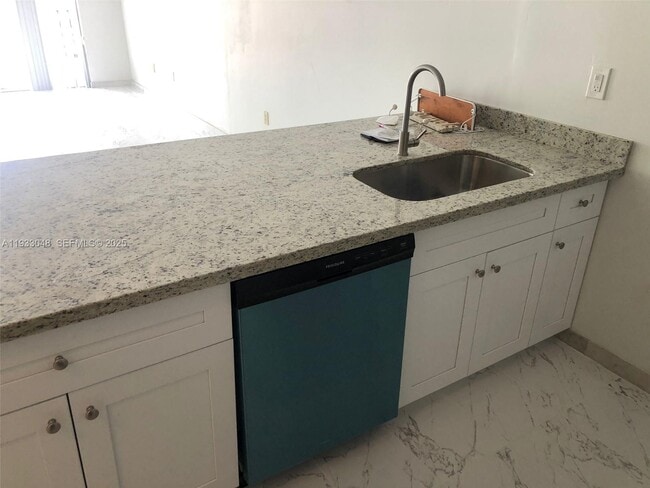 Photo - 555 NE 123rd St Unidad 212-B