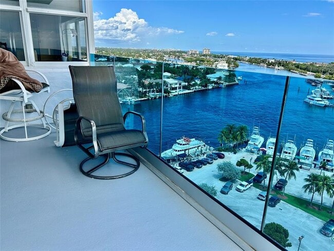 Photo - 2639 N Riverside Dr Unit PH3