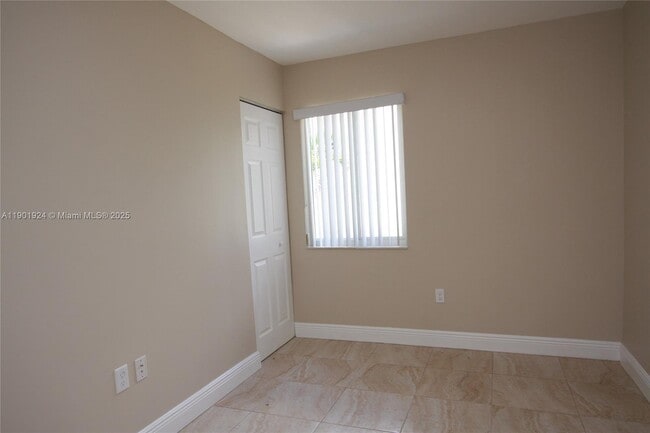 Photo - 479 NW 19th St Unidad 352