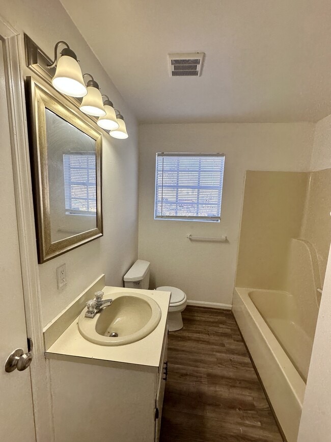 Photo - 903 Rose Ave