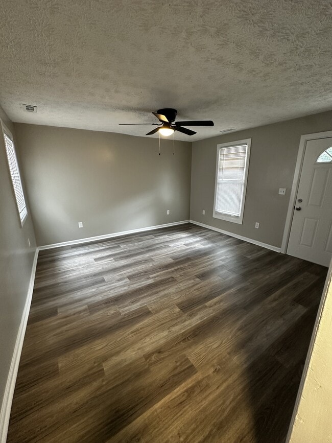 Photo - 743 Maple Ave