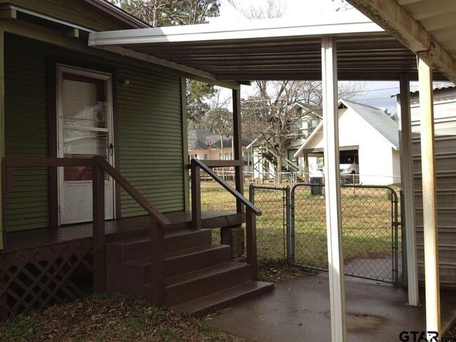 Photo - 632 Nacogdoches St