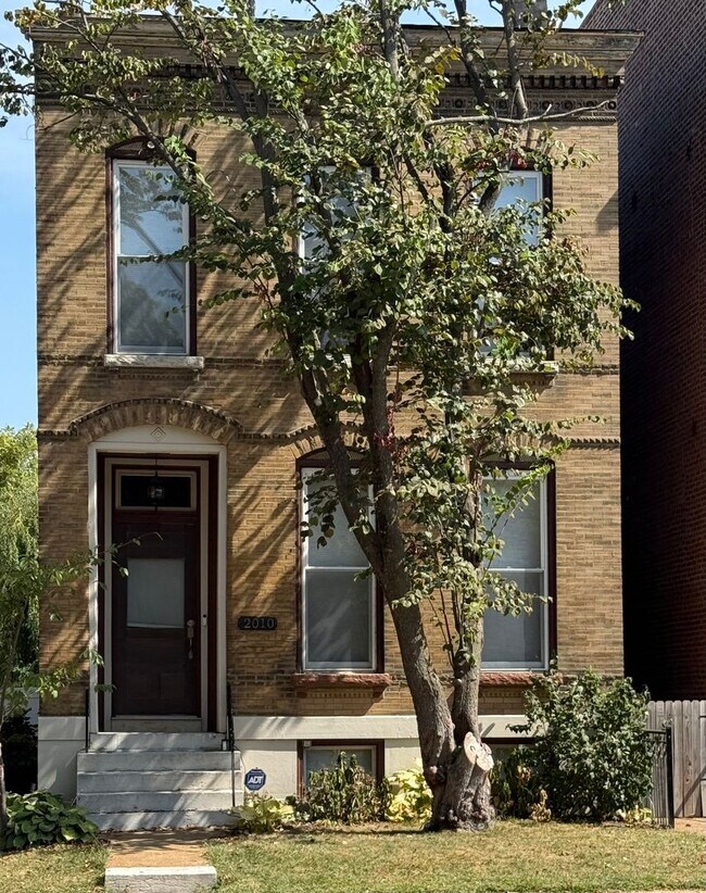 Building Photo - Fox Park 3 Bedroom, 2 1/2 Bath Updated His... Rental