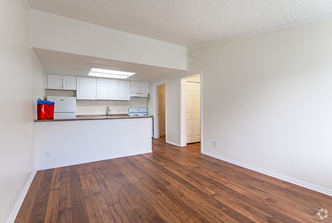 1BR, 1BA - The San Marco 576SF - Clubside Apartment Homes