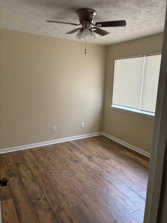 Photo - 923 Pine Oak Trl