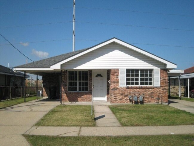 Building Photo - 3100 Pakenham Dr Unit 3102 Pakenham Dr. Rental