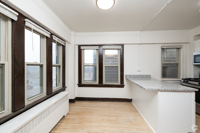 1BR, 1BA - 713SF - Dining Room