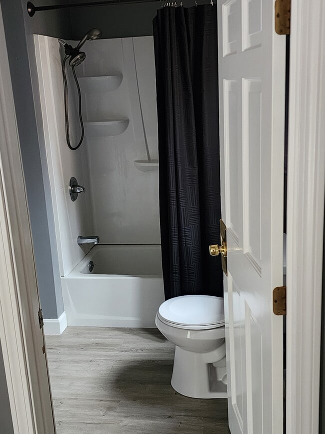 Building Photo - 985 Mammoth Rd Unit A