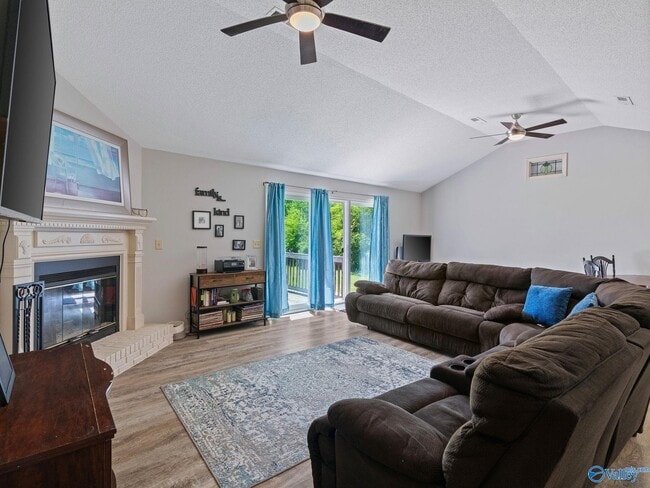 Photo - 105 Whisperbrook Cir