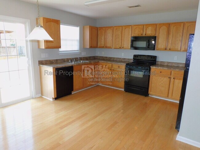Photo - 8 Rockport Ct