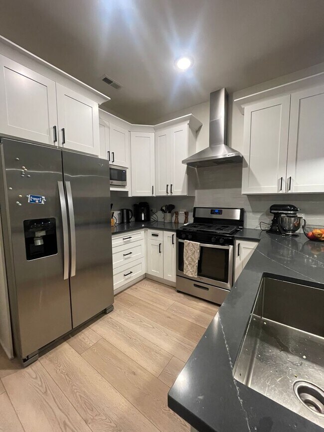 Photo - 1646 W Belmont Ave Unit #304