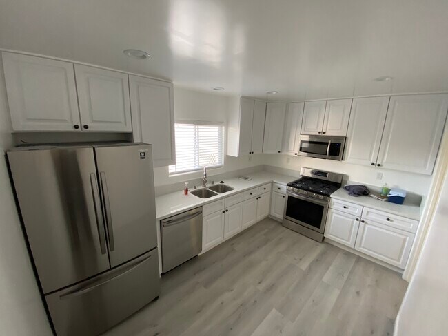 Photo - 1330 N Sweetzer Ave Unit 204