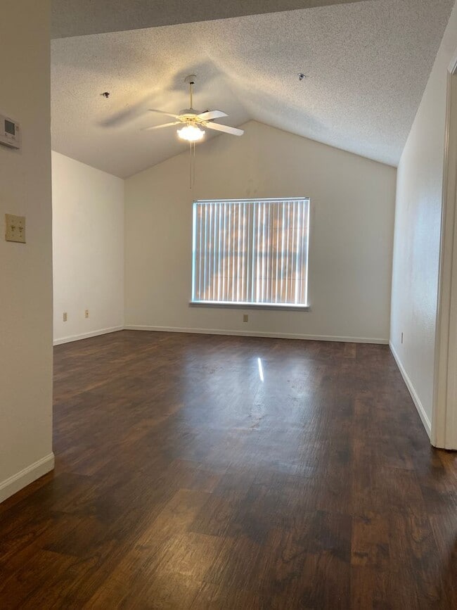 Building Photo - Condominium in FoxPointe