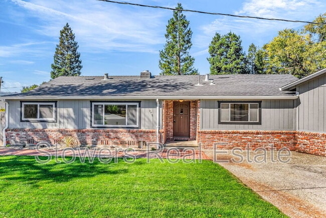 Photo - 275 Cameo Dr