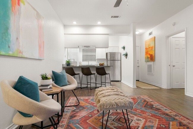 Photo - 1/1 Apartment Walking Distance to UT Unit 214