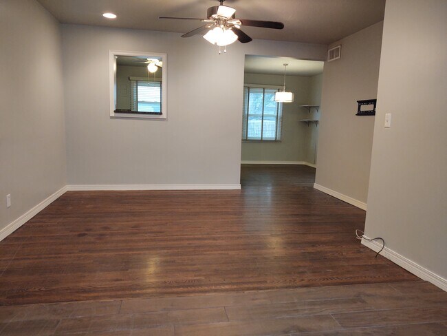 Photo - 1324 E 38th Pl