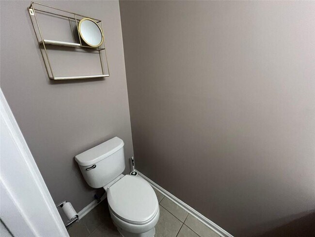 Photo - 815 Ahearn Ct