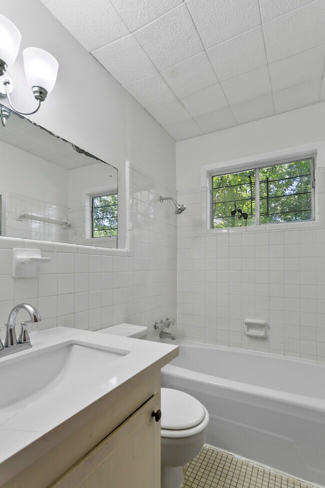 Photo - 2904 Windsor Ave Unit B