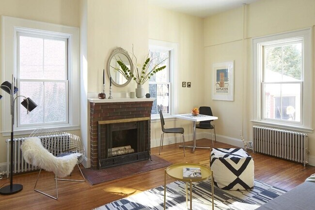 Building Photo - 26 Linnaean St Unit 4