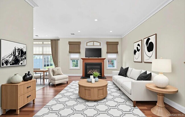 Photo - 702 Equestrian Way