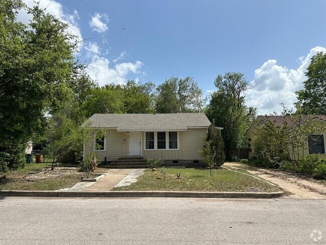 Building Photo - 611 E 48th St Rental