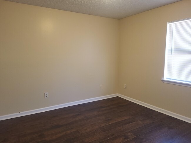 Photo - 2016 Chalet Ln NW