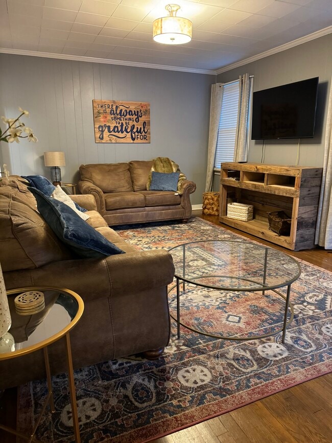 Sala de estar - 1104 Kenwood Ave