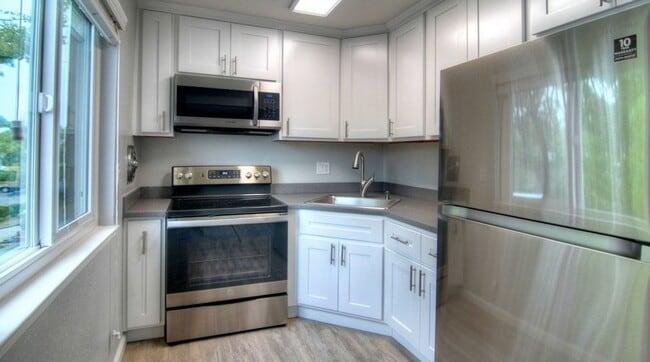 Building Photo - 2240 Angela Ct Unit 05