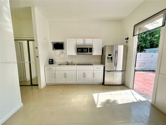 Building Photo - 2516 Cleveland St Unit B Rental