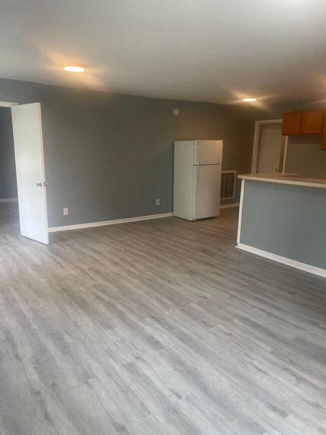 Photo - Knoxville 37920 - 3 bedroom, 1 bath home - Contact Lisa Vineyard & Shannon Russell (865)216-9334
